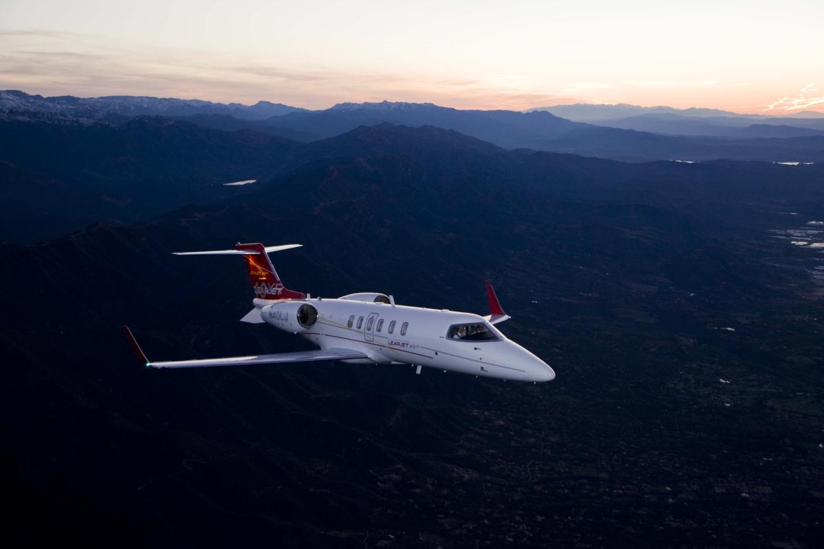 Learjet 40 view for Naples charter