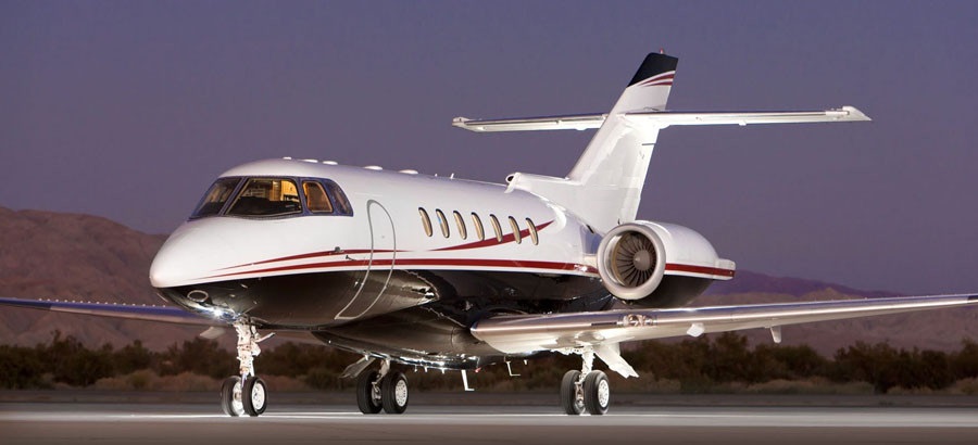 Naples Hawker 1000 Charter