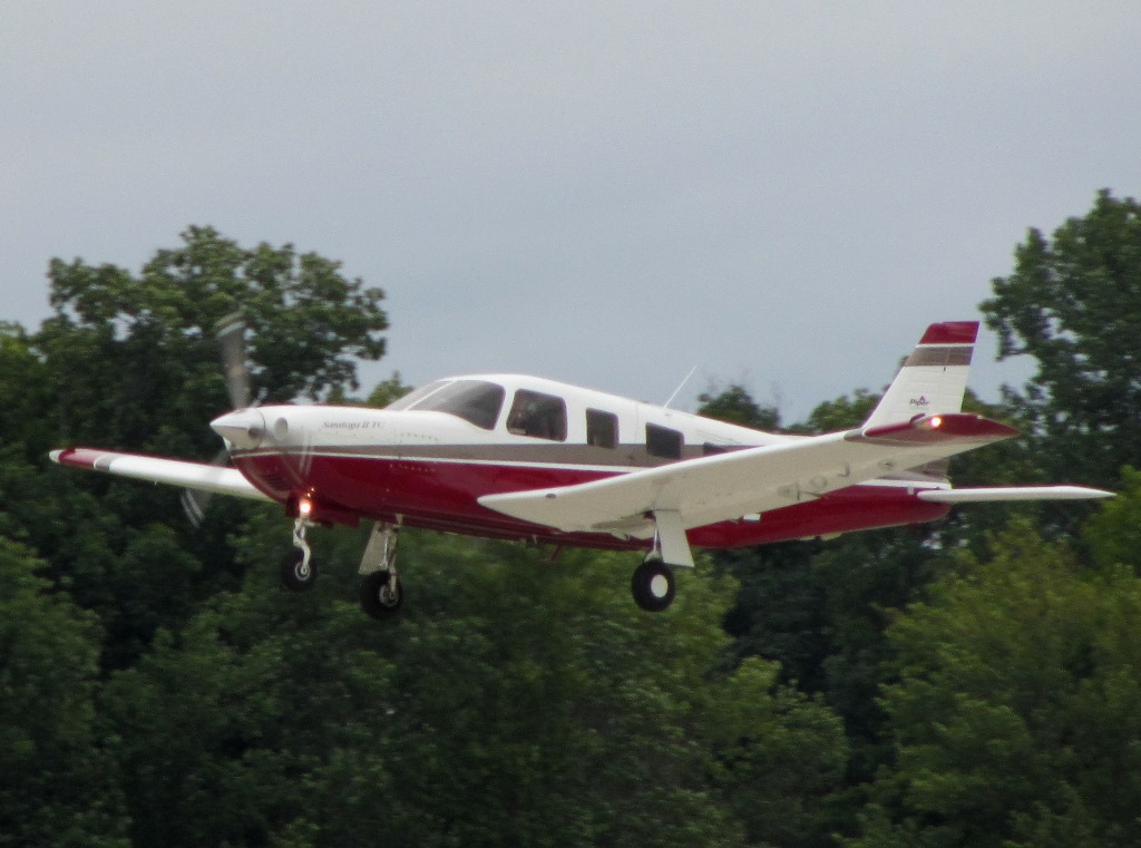 Naples Piper Saratoga PA-32R Charter