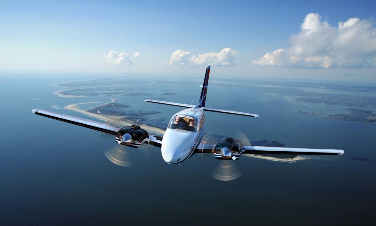 Beechcraft Baron G58 view for Naples charter